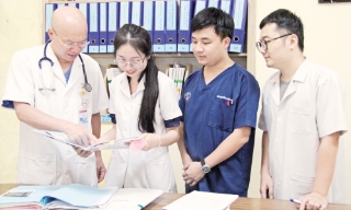 Tiến sĩ, bác sĩ Hoàng Văn: Hai thập kỷ tận hiến vì trái tim người bệnh